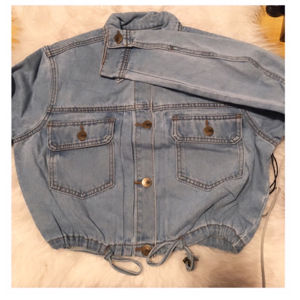 ⚫️SOLD OUT⚫️ Crop Denim Jacket - Picture 7 of 8